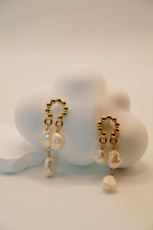 Dripping Drop Pearl Earrings