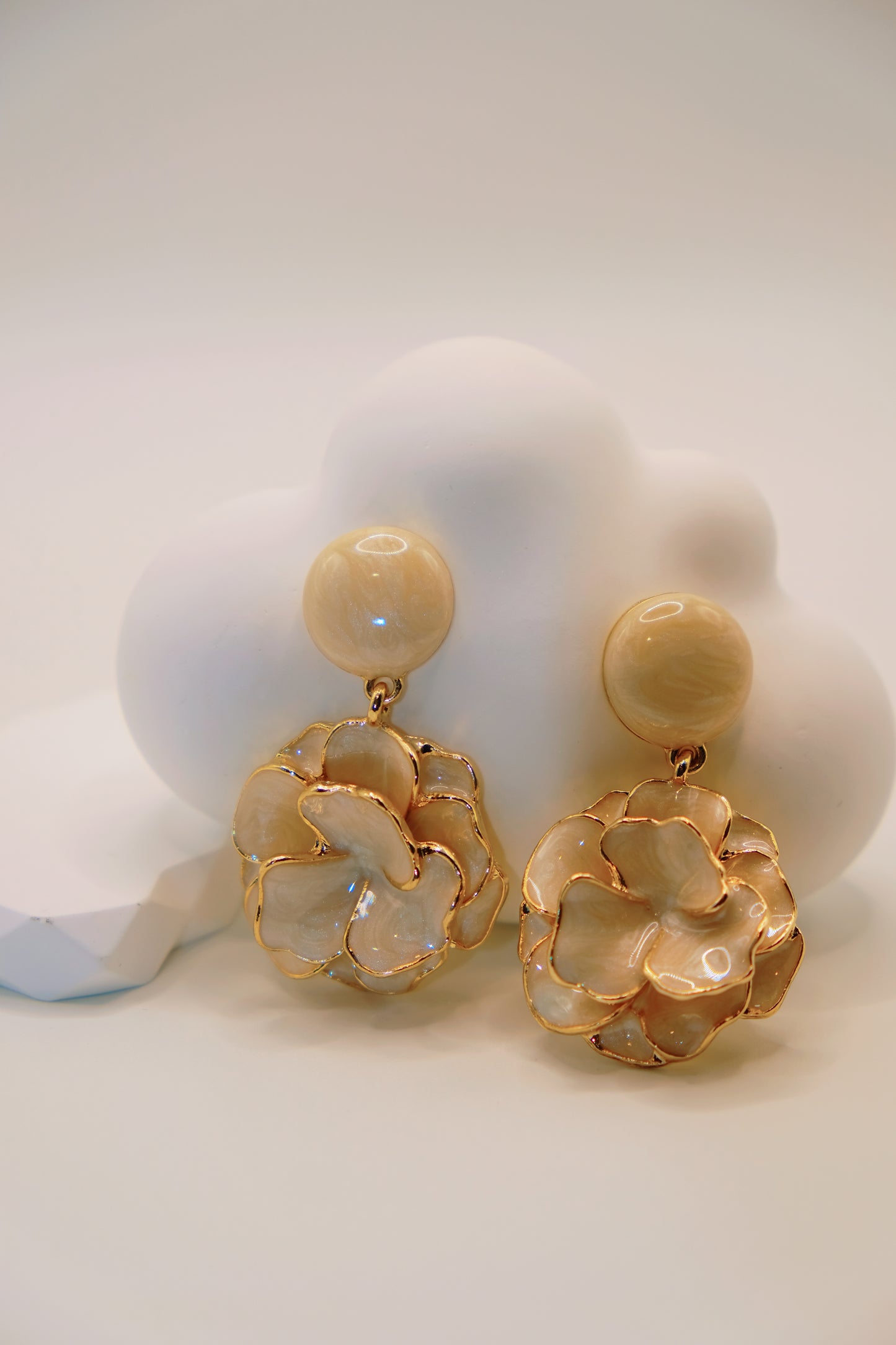 Drip Gel Cream Rose Earrings