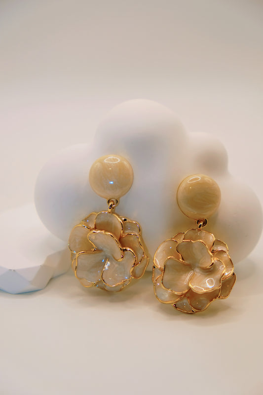 Drip Gel Cream Rose Earrings